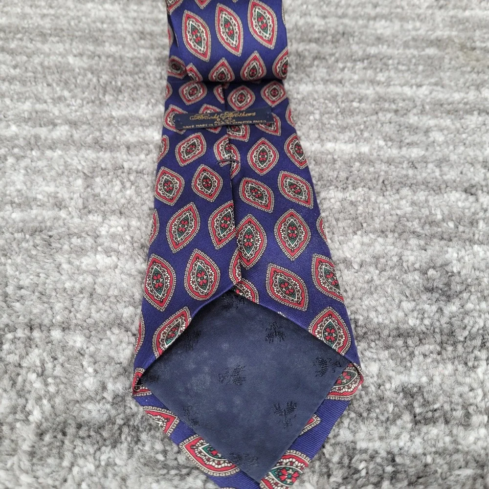 Brooks Brothers Vintage All Silk Necktie Blue Red Paisley‎ Hand Made in USA